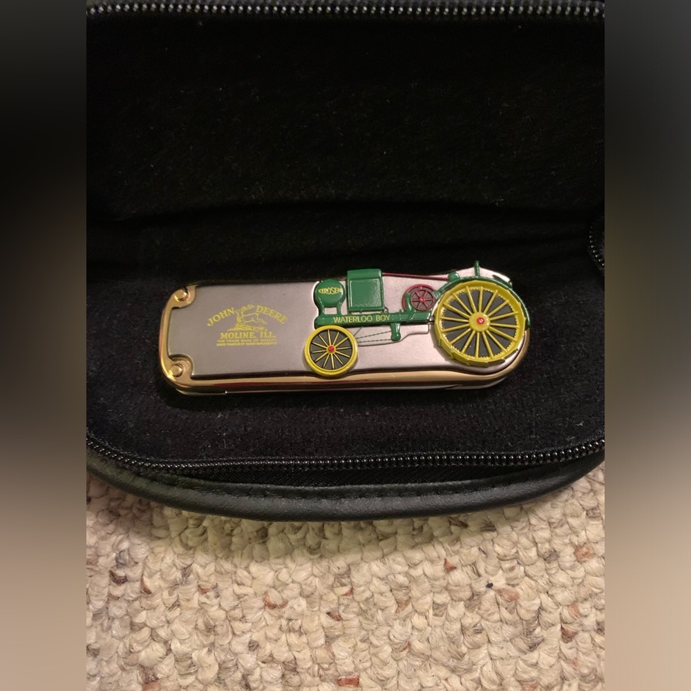 John Deere 1919 Waterloo boy. Franklin Mint Collector Knive
